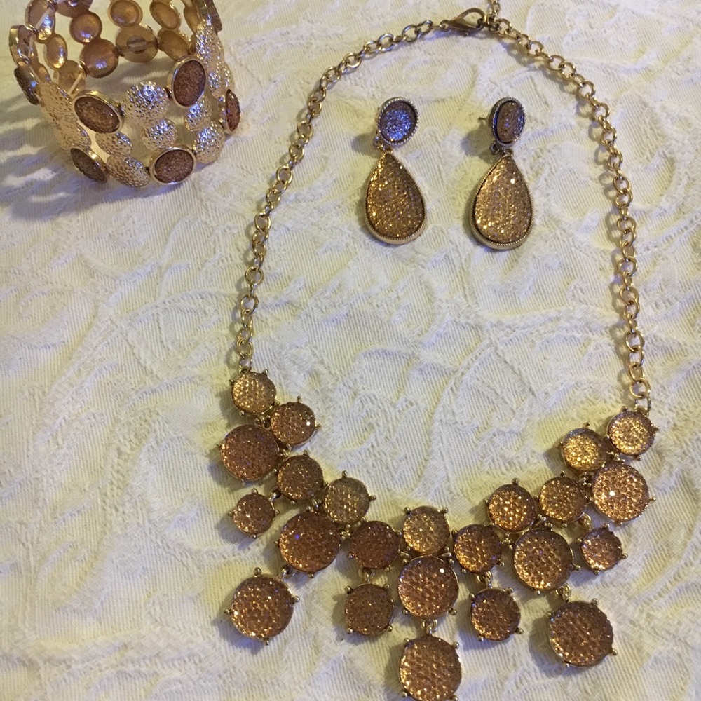 2/$20 Fashion jewelry Necklace bracelet &earrings